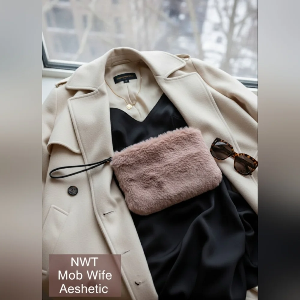 NWOT Expressions NYC Broome St Faux Fur Wristlet In Mauve Rose